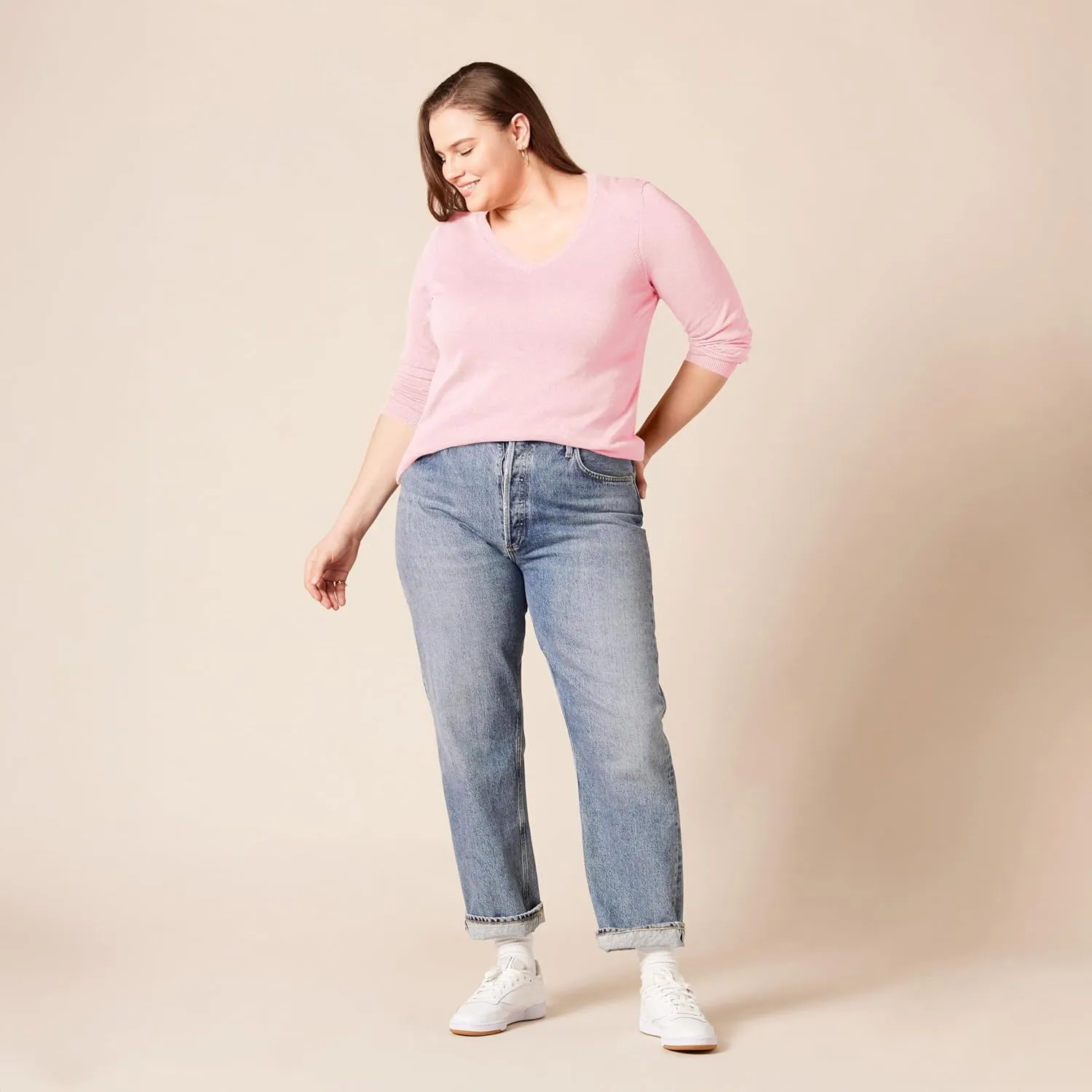 Amazon Essentials Women's Classic-Fit Lightweight Long-Sleeve V-Neck Sweater (Available in Plus Size)