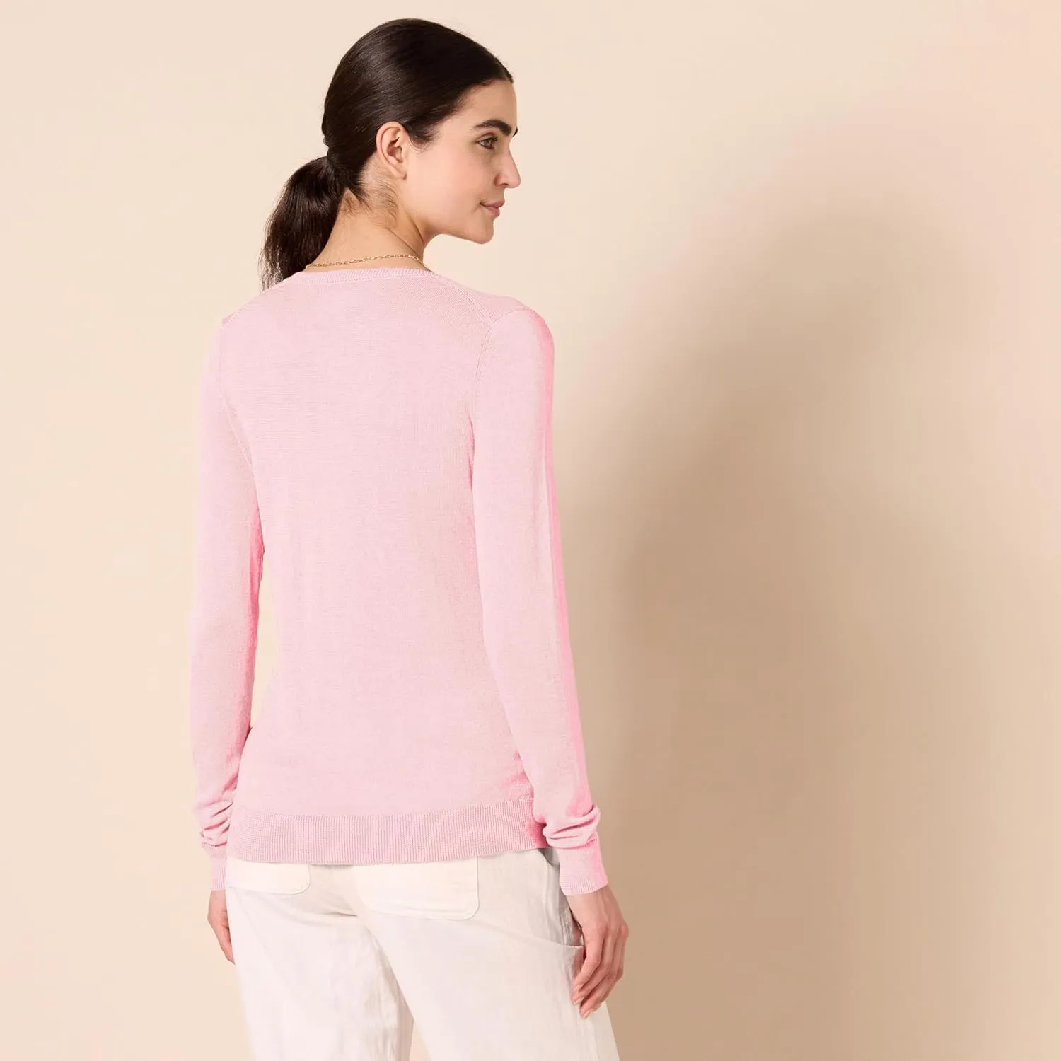 Amazon Essentials Women's Classic-Fit Lightweight Long-Sleeve V-Neck Sweater (Available in Plus Size)