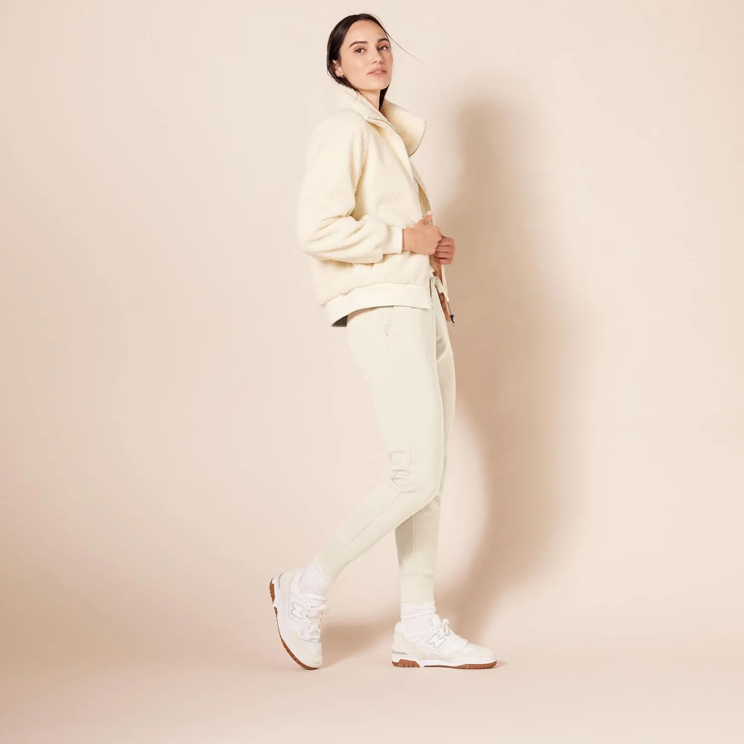 Amazon Essentials Women's Fleece Jogger Sweatpant (Available in Plus Size)
